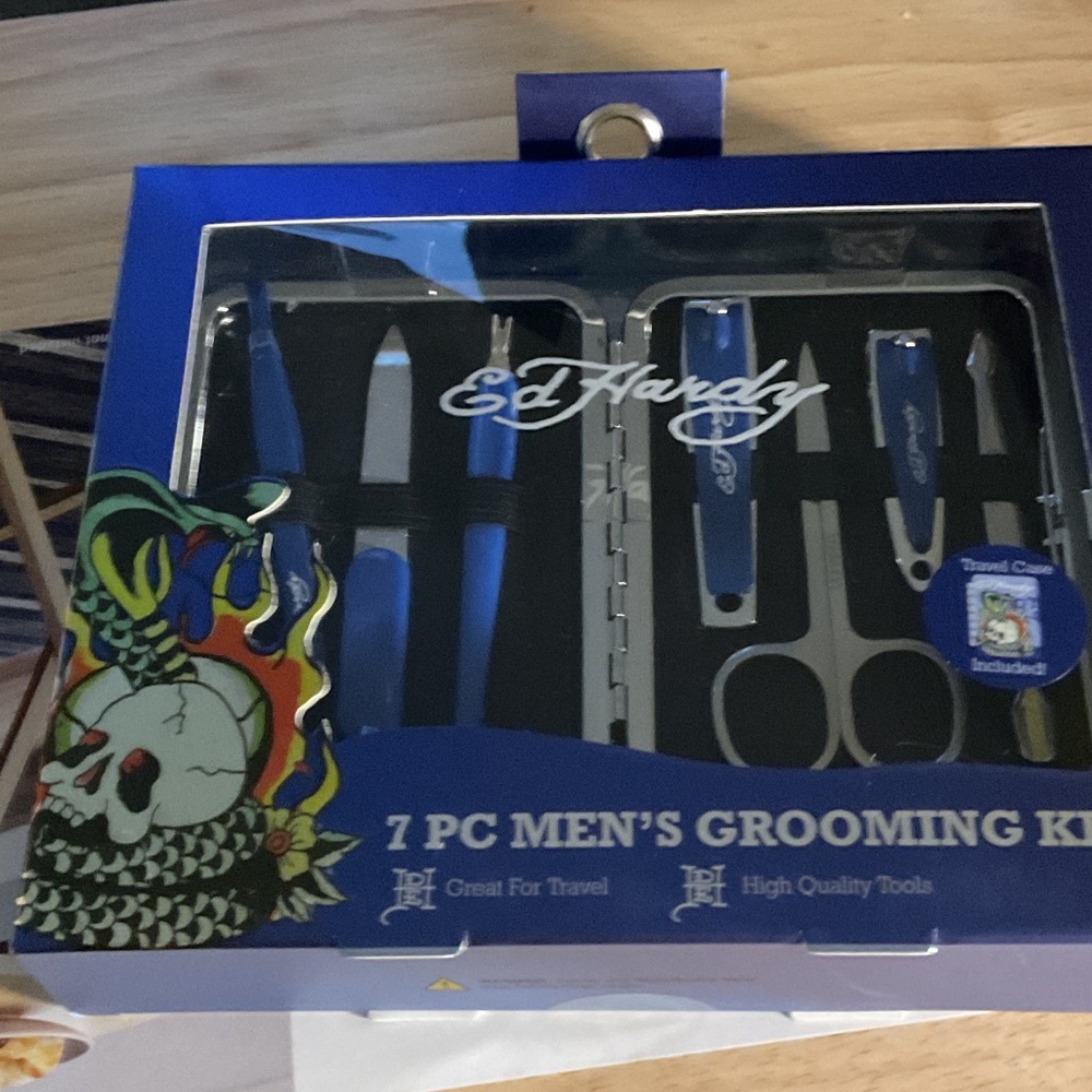 Ed Hardy 7-Piece Blue Grooming Kit